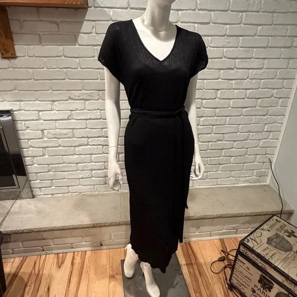 Lush Black Textured Midi Dress Small | Minimalist Luxe Belted V-Neck EU Chic - Picture 3 of 16